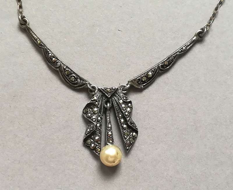 STERLING SILVER,MARASITE AND PEARL NECKLACE 610MM 6.4 GRAMS