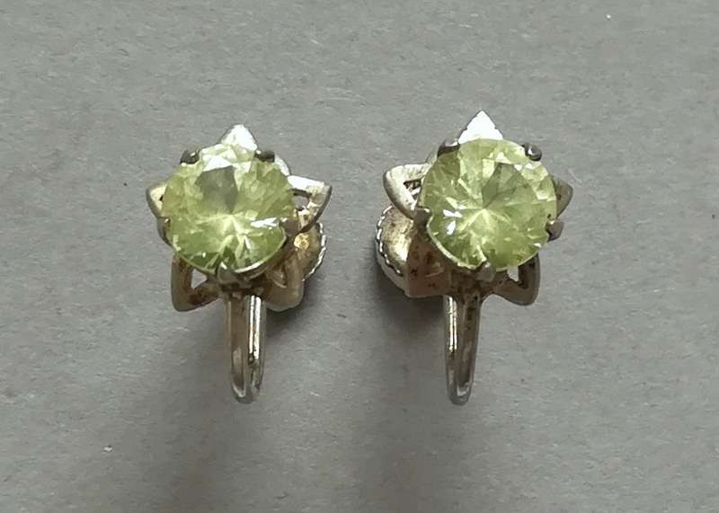 STERLING SILVER  AND GREEN GLASS EARRINGS 8X12MM