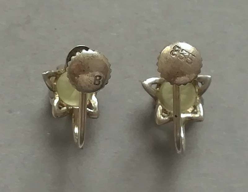 STERLING SILVER  AND GREEN GLASS EARRINGS 8X12MM