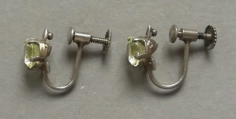 STERLING SILVER  AND GREEN GLASS EARRINGS 8X12MM