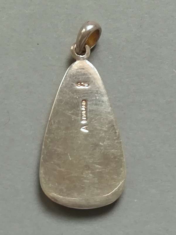 STERLING SILVER BLACK AND WHITE PENDANT 18X35MM 7.9 GRAMS