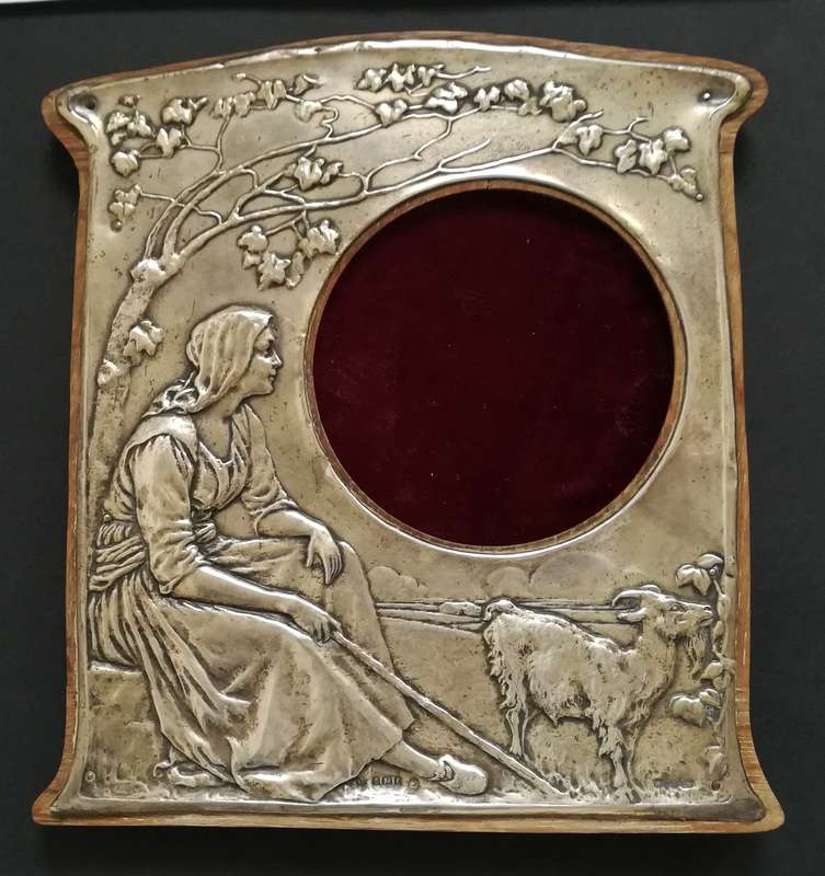 LARGE STERLING SILVER BIRMINGHAM 1905 PHOTO FRAME 175X190MM