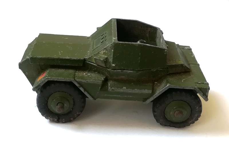 DINKY TOYS SCOUT CAR NO.673
