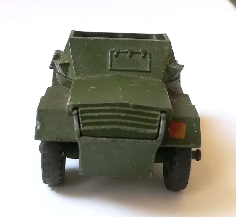 DINKY TOYS SCOUT CAR NO.673