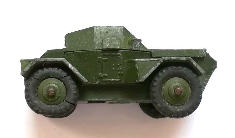 DINKY TOYS SCOUT CAR NO.673