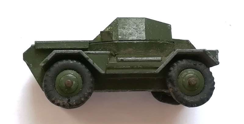 DINKY TOYS SCOUT CAR NO.673