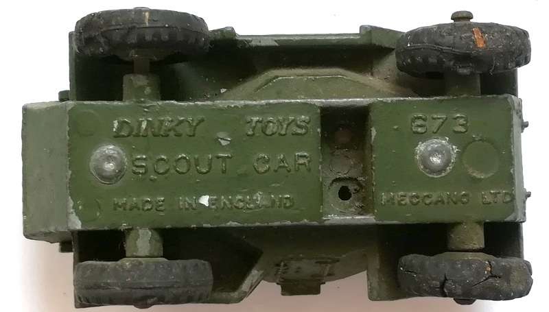 DINKY TOYS SCOUT CAR NO.673