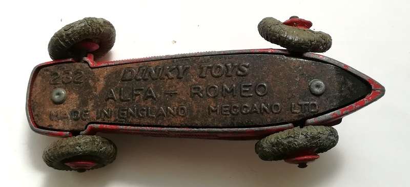 DINKY TOYS 232 ALFA ROMEO RACING CAR