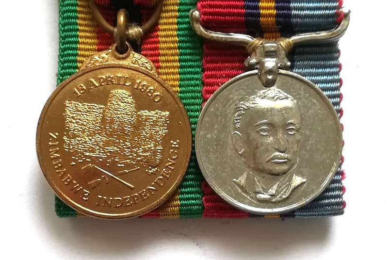 ZIMBABWE INDEPENDENCE MEDAL AND GEN SERVICE MEDAL (RHODESIA) FULL SIZE+MINIATURES 4000 SGT RA TURNER
