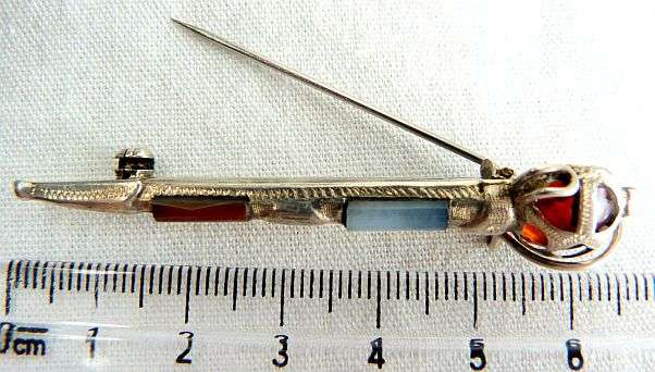 SCOTTISH BROAD BASKET HILT SWORD BROOCH .CA 1890. STERLING SILVER AND AGATE, EXCELLENT CONDITION