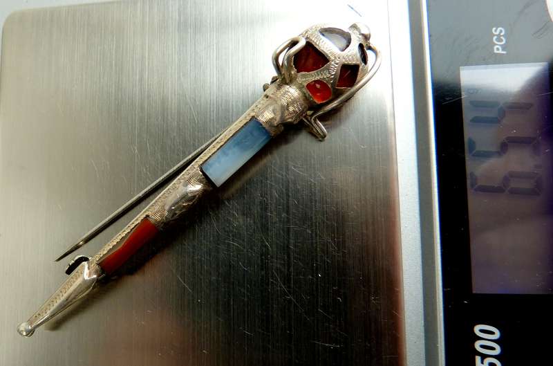 SCOTTISH BROAD BASKET HILT SWORD BROOCH .CA 1890. STERLING SILVER AND AGATE, EXCELLENT CONDITION