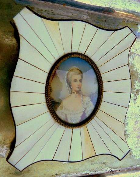 VICTORIAN PORTRAET OF A LADY. BONE AND TORTOISE FRAME.