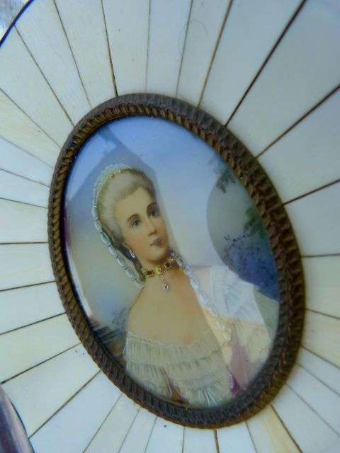 VICTORIAN PORTRAET OF A LADY. BONE AND TORTOISE FRAME.