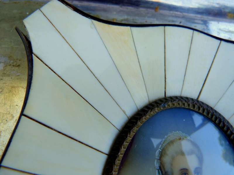 VICTORIAN PORTRAET OF A LADY. BONE AND TORTOISE FRAME.