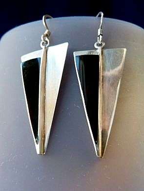 ATTRACTIVE VINTAGE EARRINGS, STERLING SILVER WITH ONYX .4,99 GR