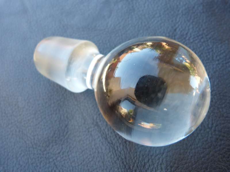 CRYSTAL GLASS DECANTER STOPPER.EXCELLENT CONDITION