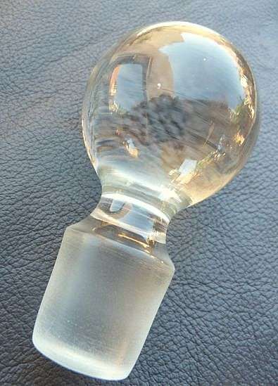 CRYSTAL GLASS DECANTER STOPPER.EXCELLENT CONDITION