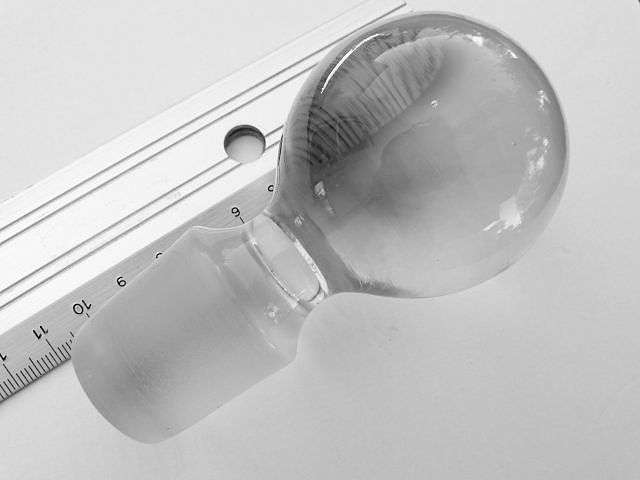 CRYSTAL GLASS DECANTER STOPPER.EXCELLENT CONDITION
