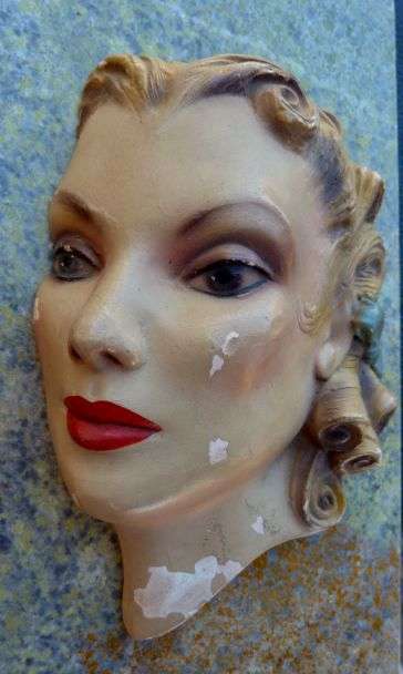 VERY VINTAGE. Wall Plaque. Ladies Face.