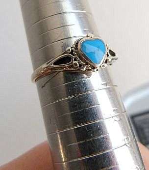 LOVELY VINTAGE RING IN UNUSED CONDITION. STERLING SILVER WITH TURQOISE