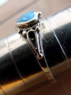 LOVELY VINTAGE RING IN UNUSED CONDITION. STERLING SILVER WITH TURQOISE