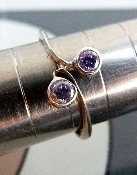 VINTAGE STERLING SILVER RING.  FACETED STONES . UNUSED