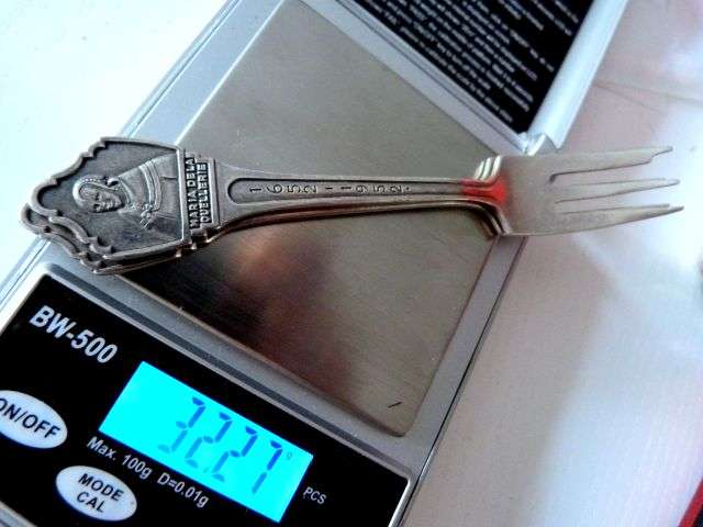 COLLECTABLE MEMORY FORKS. MARIA DELA QUELLERIE 1652-1952. E SOLA 90. // 32 gr