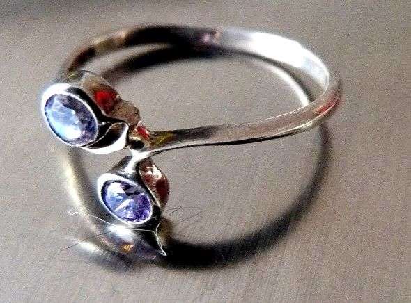 VINTAGE STERLING SILVER RING.  FACETED STONES . UNUSED