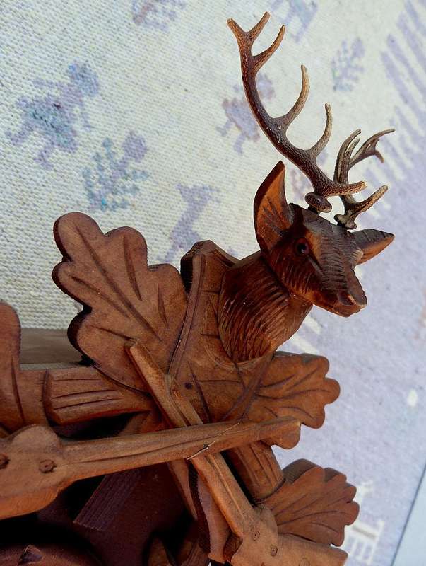 BIG GERMAN CUCKOO CLOCK WITH HUNTING MOTIFS. EXCELLENT CONDITION