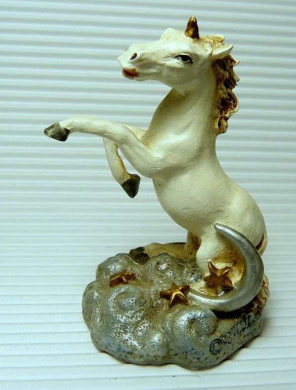 VINTAGE 1998 UNICORN RESIN FIGURINE. HANDPAINTED. W.U.I.