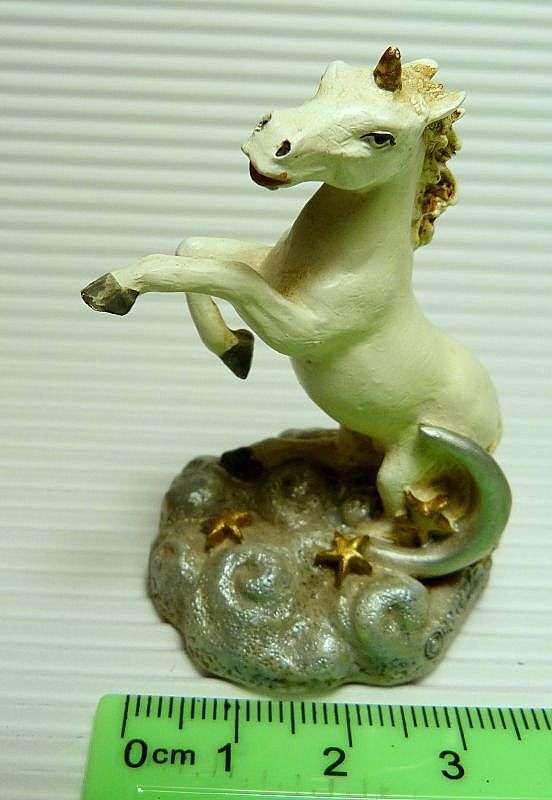 VINTAGE 1998 UNICORN RESIN FIGURINE. HANDPAINTED. W.U.I.