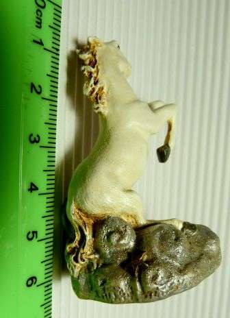 VINTAGE 1998 UNICORN RESIN FIGURINE. HANDPAINTED. W.U.I.