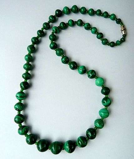 MALACHITE, VINTAGE NECKLACE IN EXCELLENT CONDITION