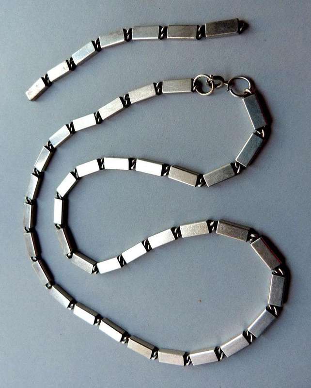 CLASSY VINTAGE STERLING SILVER NECKLACE