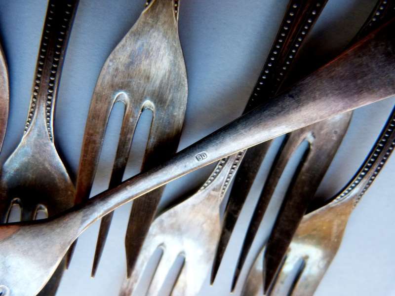 ANTIQUE SET OF 11 FORKS. 90. /// 325 g