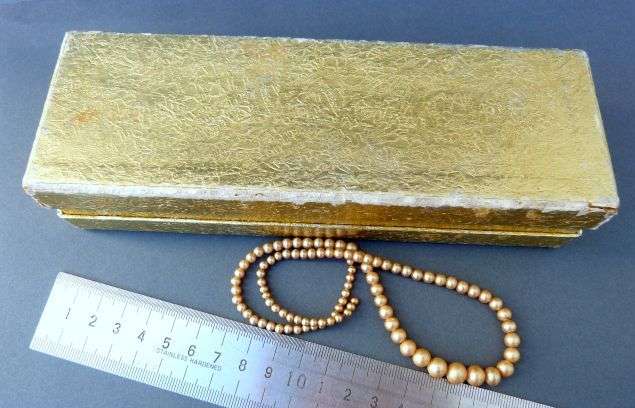 VINTAGE PEARL STRING IN BOX
