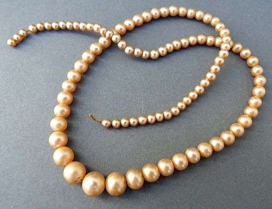 VINTAGE PEARL STRING IN BOX