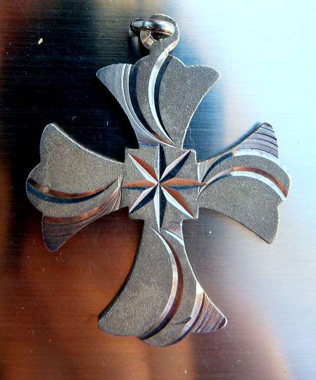 STUNNING STERLING SILVER CROSS .VINTAGE