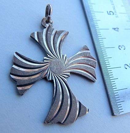 STUNNING STERLING SILVER CROSS .VINTAGE