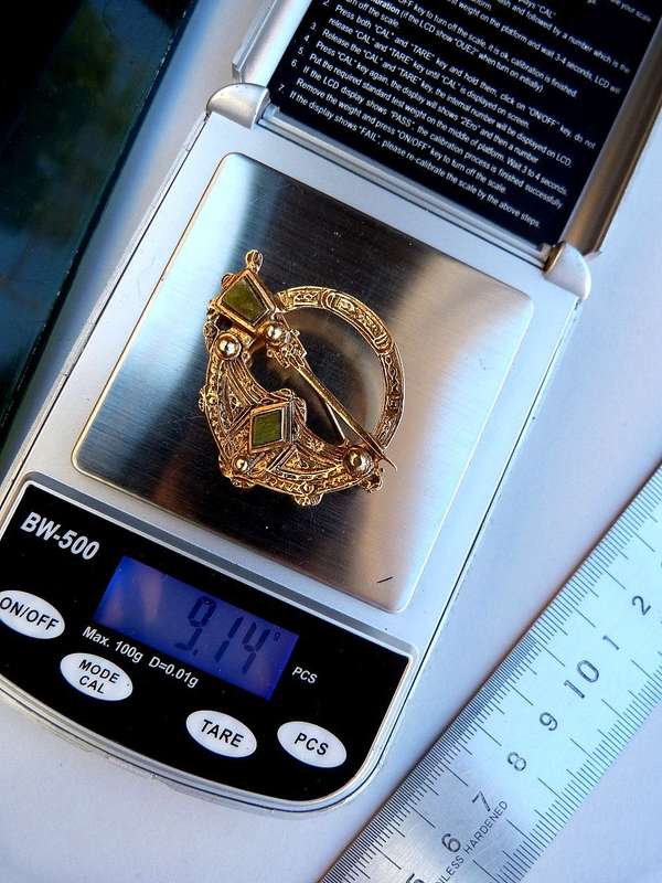 GOLD BROOCH. 375. SCOTTISH.STUNNING ANTIQUE BROOCH