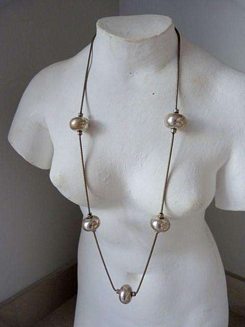 UNUSUAL DECORATIVE NECKLACE. VINTAGE COSTUME .84cm