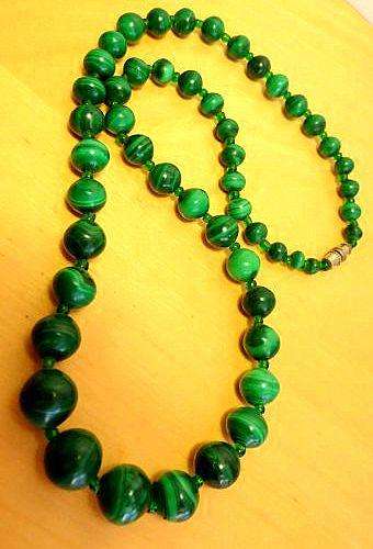 MALACHITE, VINTAGE NECKLACE IN EXCELLENT CONDITION