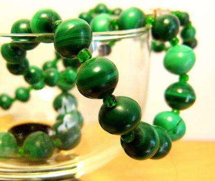 MALACHITE, VINTAGE NECKLACE IN EXCELLENT CONDITION