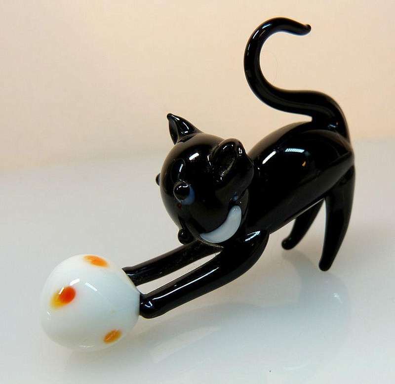 RARE VINTAGE GLASS CAT ORNAMENT, MOUTHBLOWN. COLLECTORS ITEM