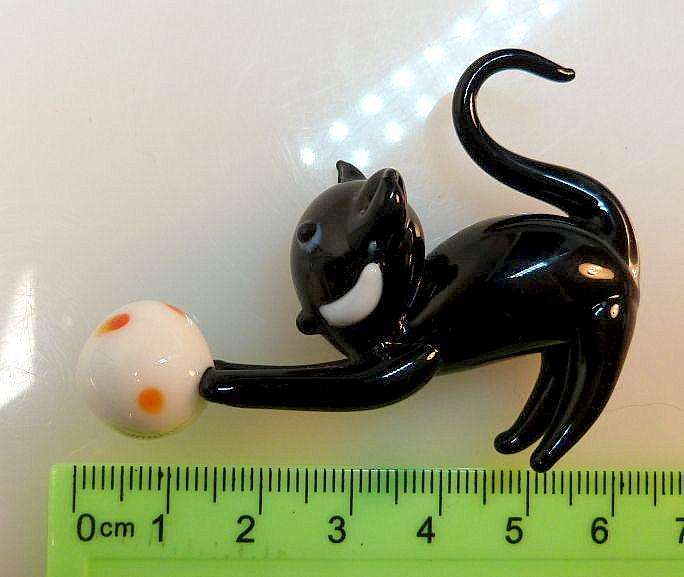 RARE VINTAGE GLASS CAT ORNAMENT, MOUTHBLOWN. COLLECTORS ITEM