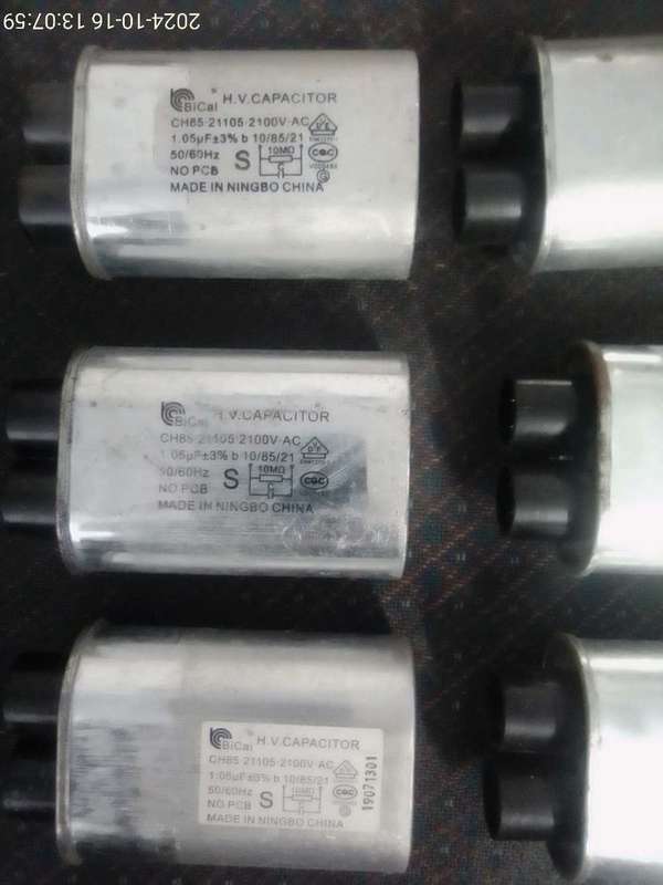 MICROWAVE CAPACITORS :  6 AS PER PHOTOS.