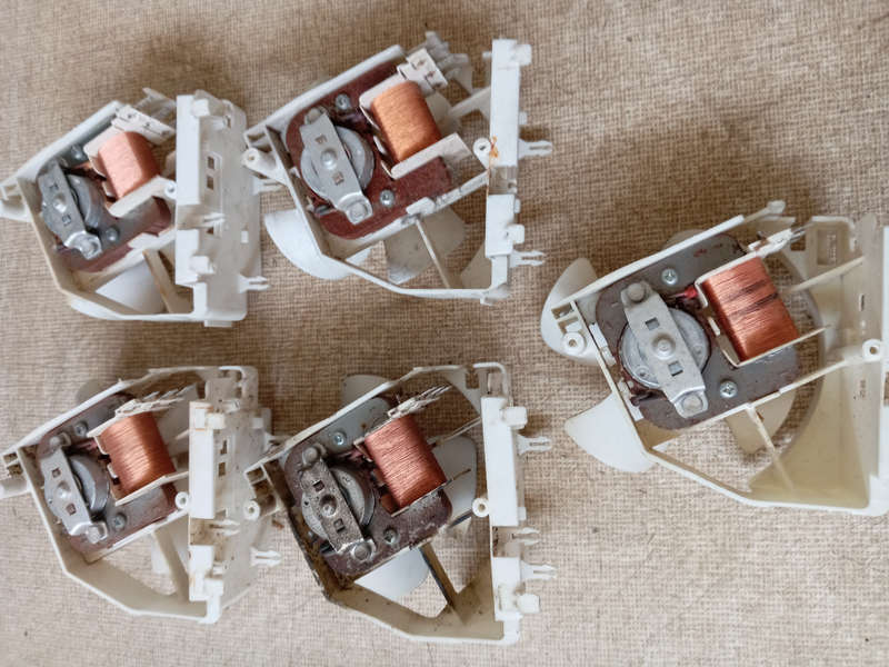 MICROWAVE FAN MOTORS x 5. ( 220 v) IDEAL FOR USE IN BILTONG DRYERS OR AS COOLING FANS.