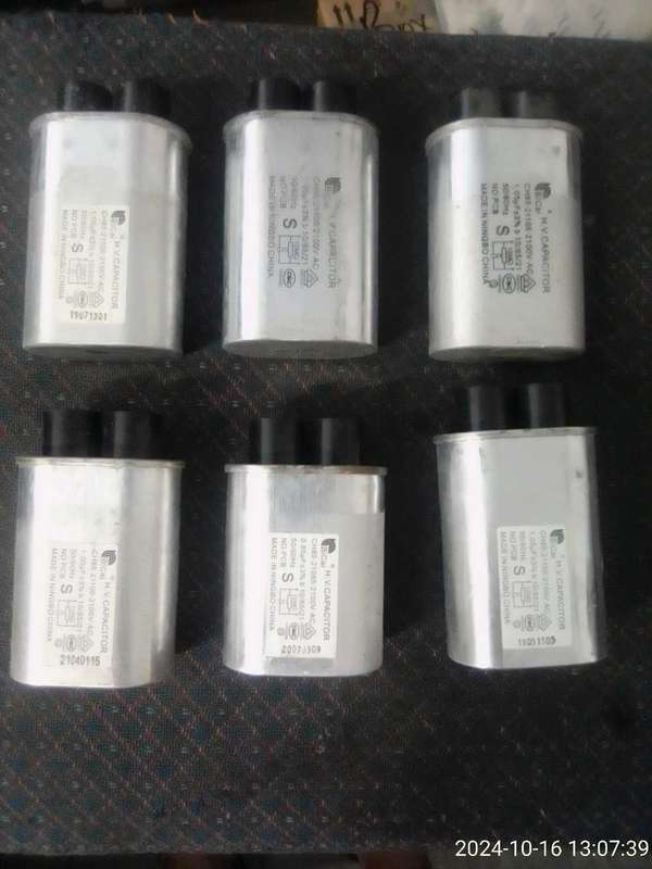 MICROWAVE CAPACITORS :  6 AS PER PHOTOS.