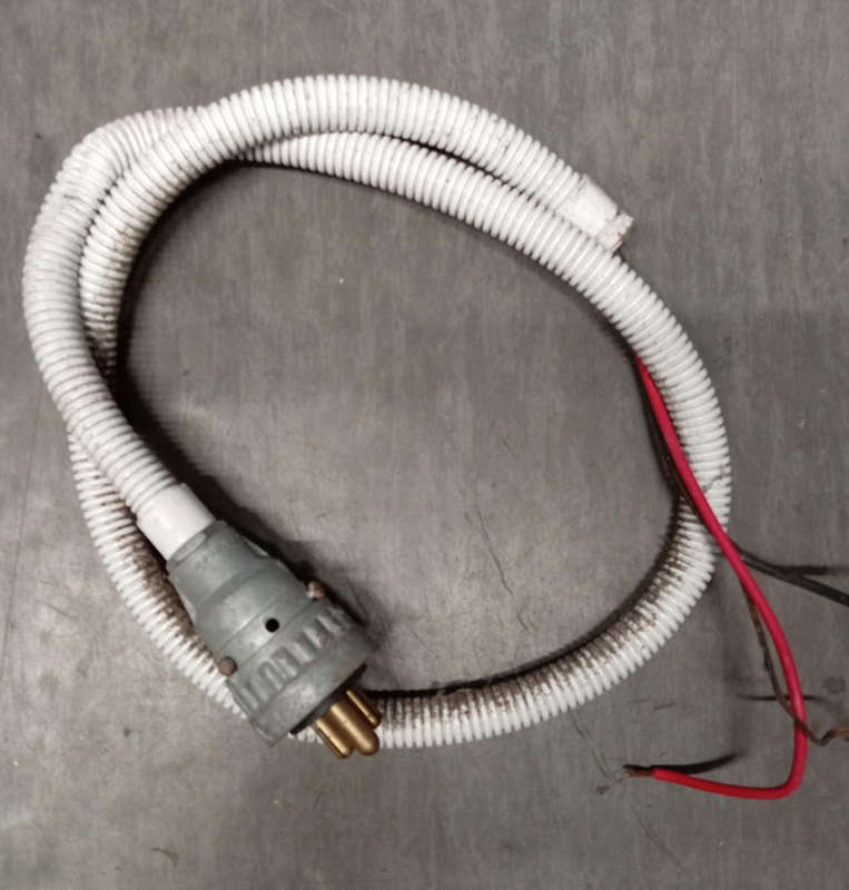 STOVE PLUG. SINGLE PHASE. 3 PIN.  45A 240V