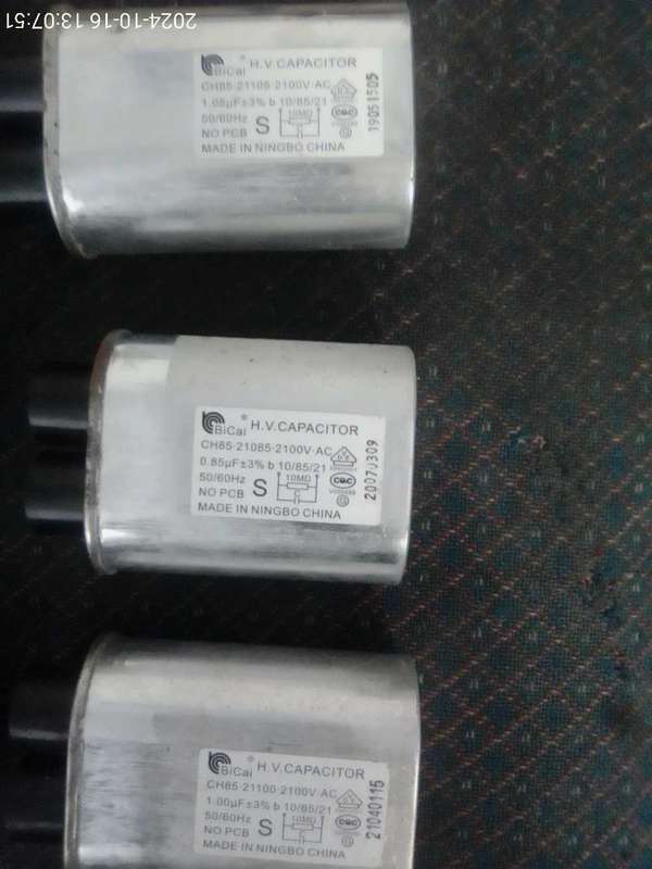 MICROWAVE CAPACITORS :  6 AS PER PHOTOS.